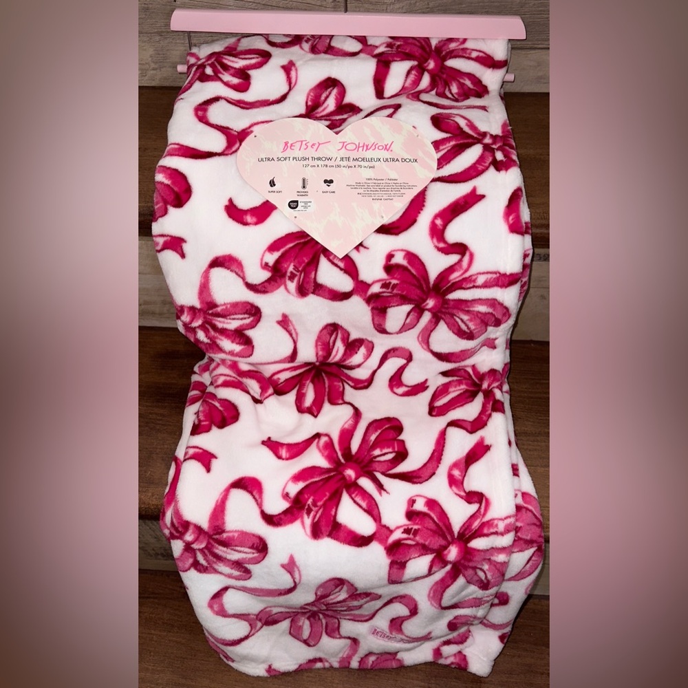 Super Cute 🥰 Betsey Johnson Pink Bows Plush Throw Blanket - 50”x70” - NEW